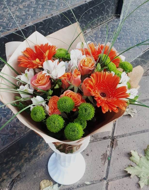 Букет цветов из: Герберы, Хризантемы, Альстромерии и Розы в Сенном
