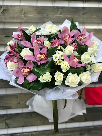 Букет цветов из: Розы и Хризантемы в Сенном