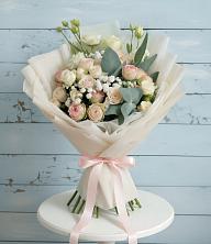 Букет цветов из:  Розы и Лизиантусы в Сенном