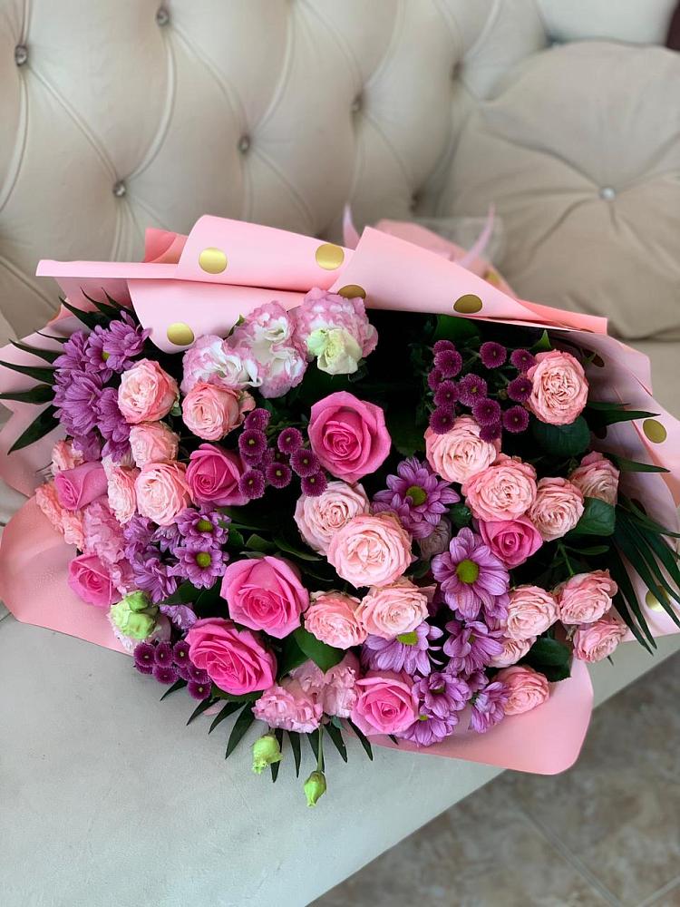 Букет цветов из: Хризантемы, Розы и Лизиантусы в Сенном