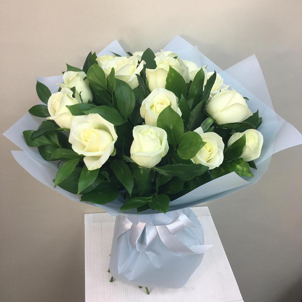 Букет 15 Белых роз Проуд в Сенном