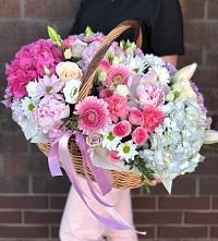Композиция солнечный день в Сенном Цветочная композиция из Розы, Хризантемы, Пионы и Лизиантусы в корзине в Сенном