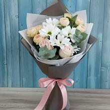 Букет цветов из:  Хризантемы и Розы в Сенном