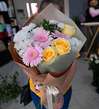 Букет цветов из:  Герберы, Розы и Хризантемы в Сенном