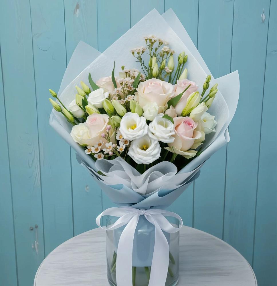 Букет цветов из: Розы и Лизиантусы в Сенном