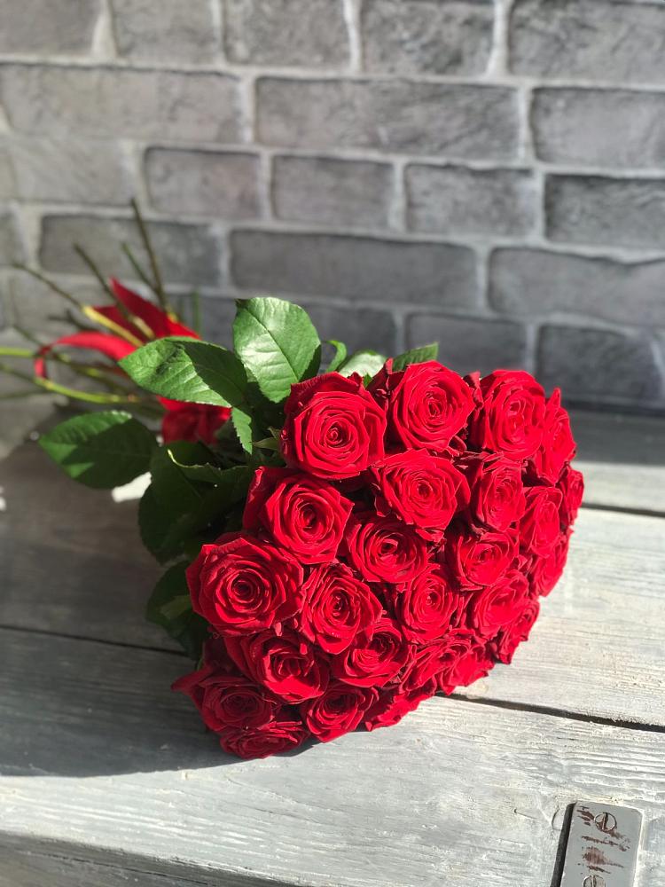 Букет Красные розы Фридом в Сенном