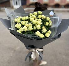 Букет Белые кустовые розы Солинеро в Сенном