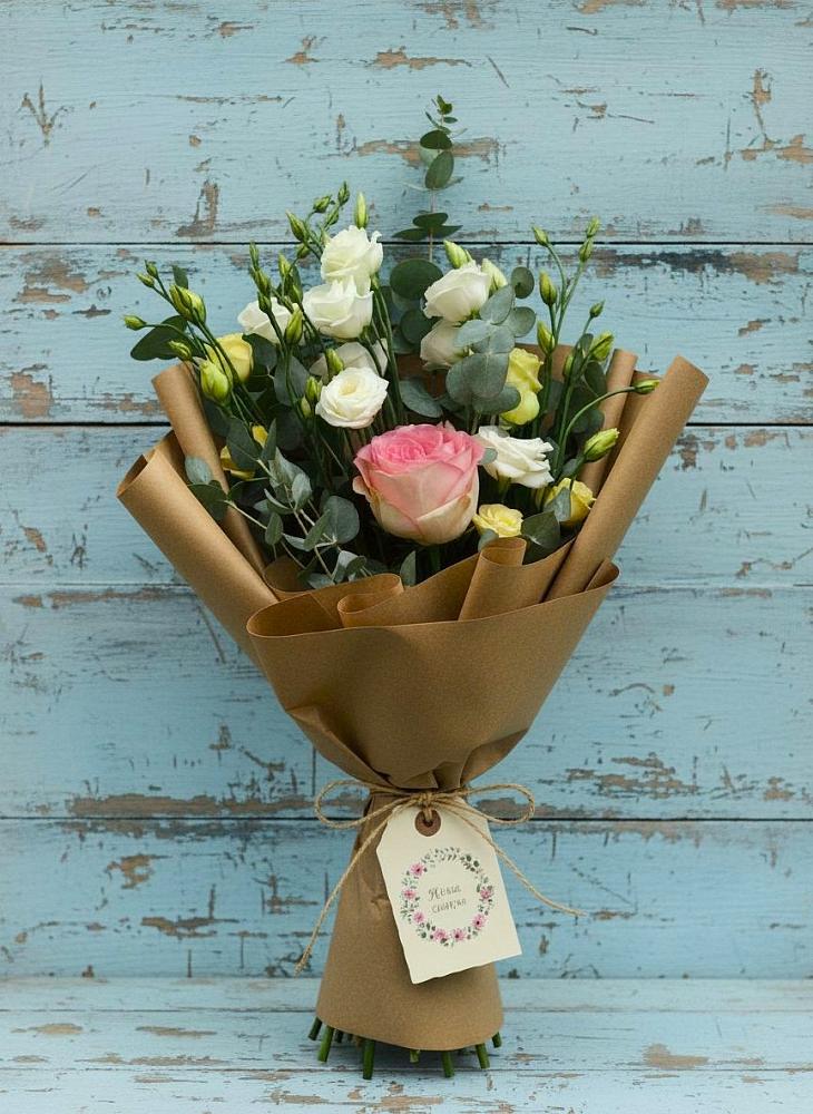 Букет цветов из: Розы и Лизиантусы в Сенном