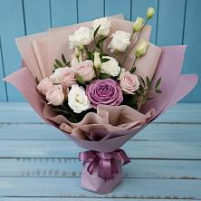 Букет цветов из:  Розы и Лизиантусы в Сенном