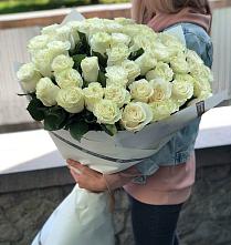 Букет 35 Белых роз #REPLACE_PRED# Сенном