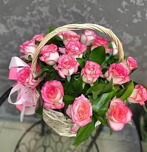 Цветочная композиция из Розы в корзине #REPLACE_PRED# Сенном