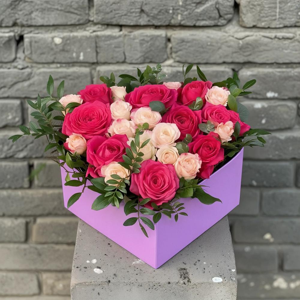 Цветочная композиция из Розы в коробке в Сенном