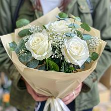 Букет цветов из:  Розы #REPLACE_PRED# Сенном