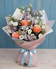Букет цветов из:  Лизиантусы, Розы, Альстромерии и Гипсофила в Сенном