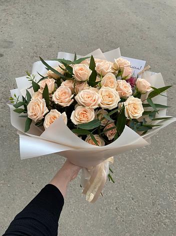 Букет Кремовые розы Латте в Сенном