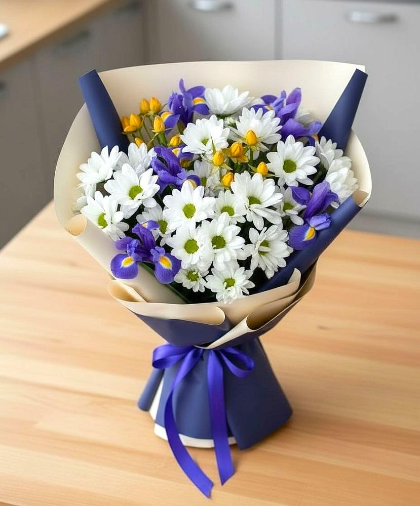 Букет цветов из: Розы, Ирисы и Хризантемы в Сенном