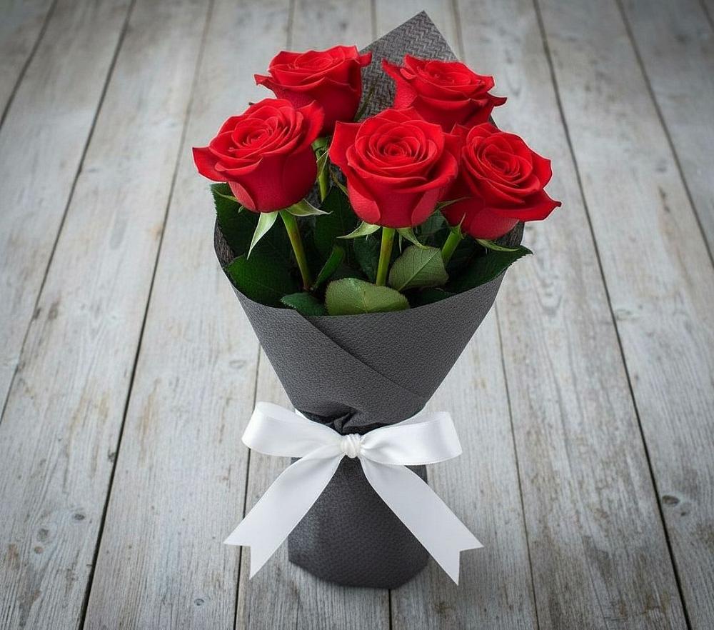 Букет 5 Красных роз Эдлесс Лав в Сенном