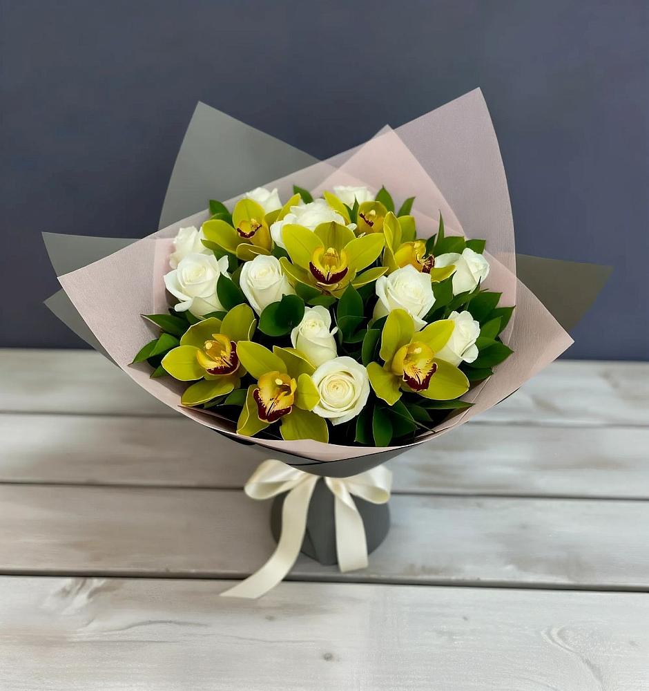 Букет цветов из: Орхидеи и Розы в Сенном