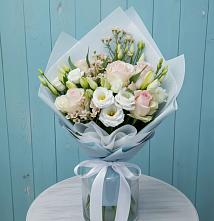 Букет цветов из:  Розы и Лизиантусы в Сенном
