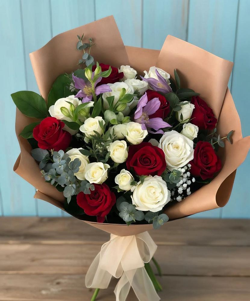 Букет цветов из: Розы и Альстромерии в Сенном