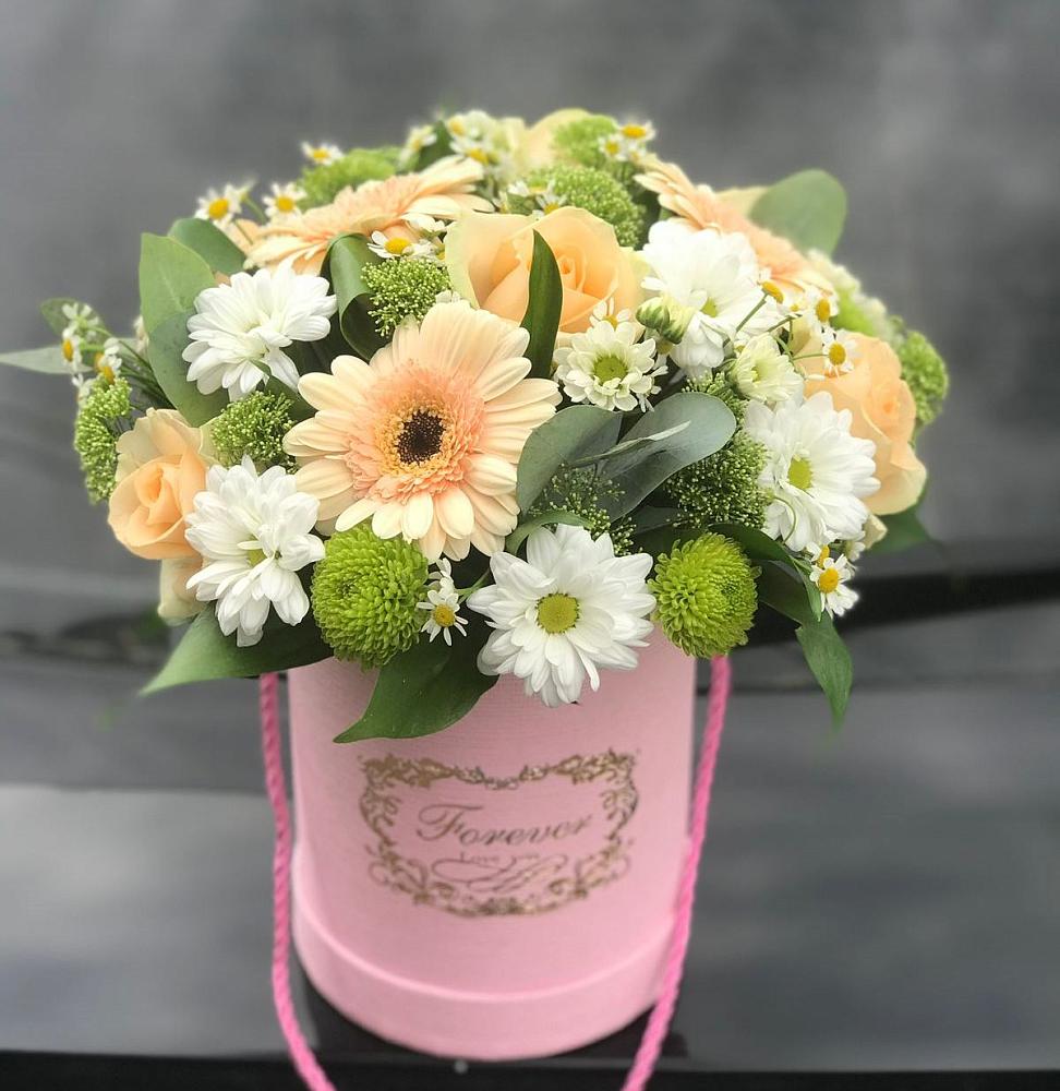 Цветочная композиция из Розы, Герберы и Хризантемы в шляпной коробке в Сенном