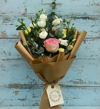 Букет цветов из:  Розы и Лизиантусы в Сенном