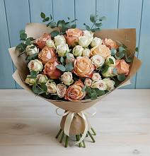 Букет цветов из:  Альстромерии и Розы в Сенном