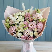 Букет цветов из:  Альстромерии и Розы в Сенном