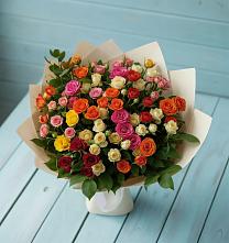 Букет Микс из разноцветных кустовых роз #REPLACE_PRED# Сенном