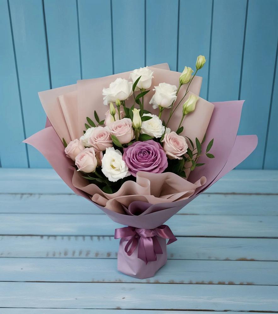 Букет цветов из: Розы и Лизиантусы в Сенном