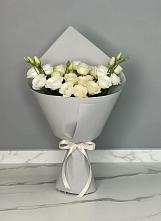 Букет цветов из:  Розы и Лизиантусы в Сенном